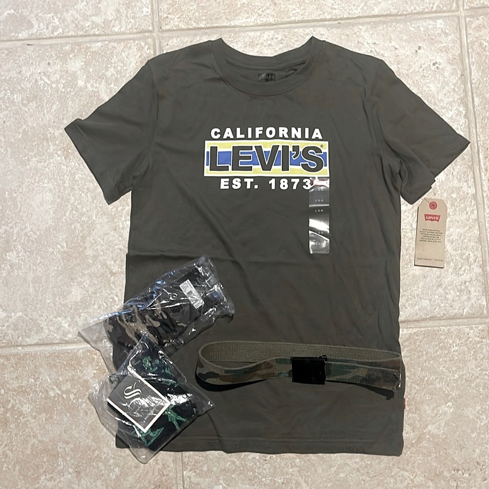 NWT Levi’s tshirt boys 12/13 size Med Large PLUS a couple accessories brand new